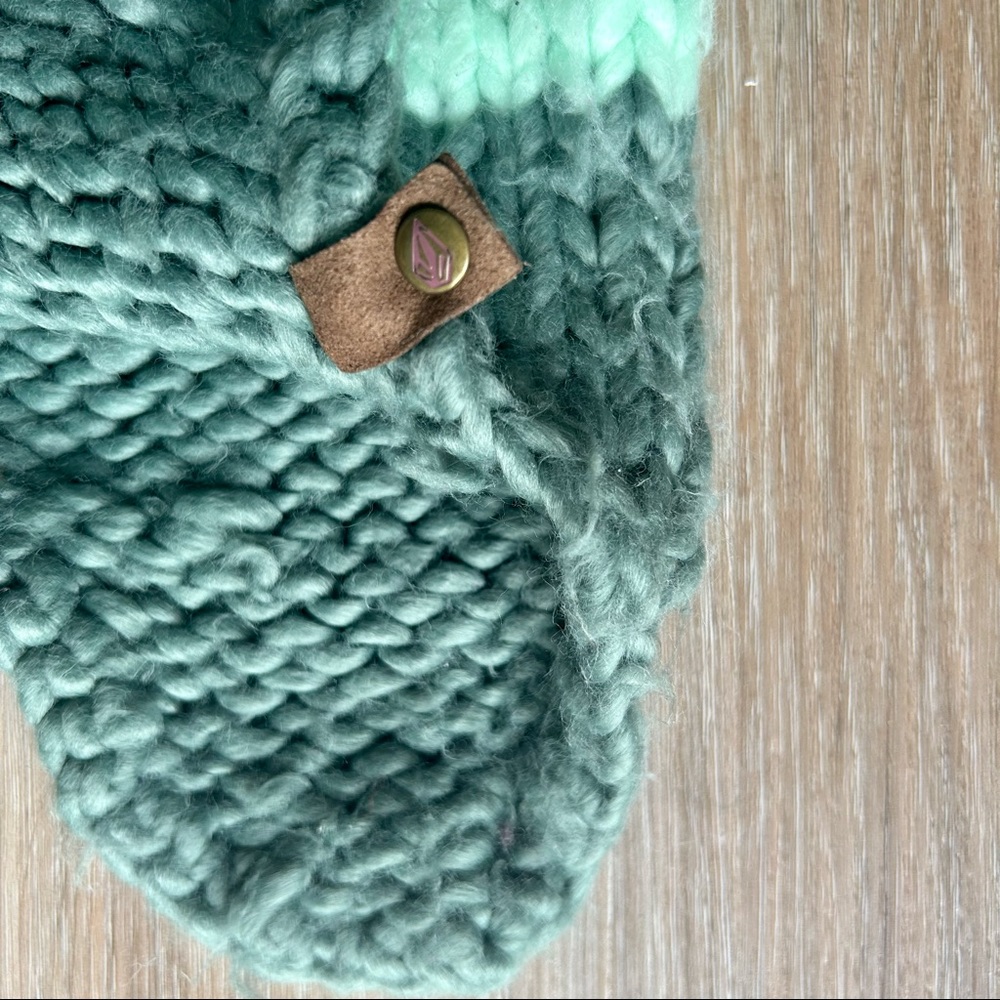 Volcom Beanie - Picture 3 of 4